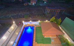 I Empyrean Stays Ll Mystical Stone Villa Ll 4Bhk II Ac II Private Pool II